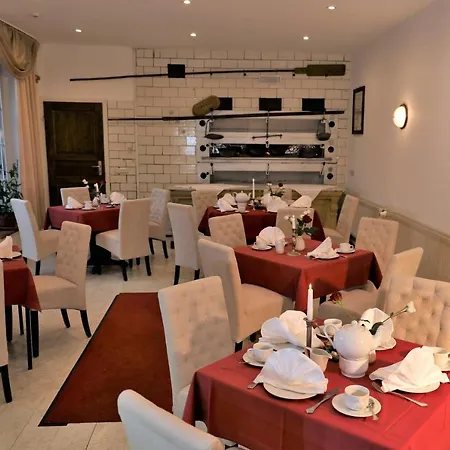 Mohr & Hotel 3*
